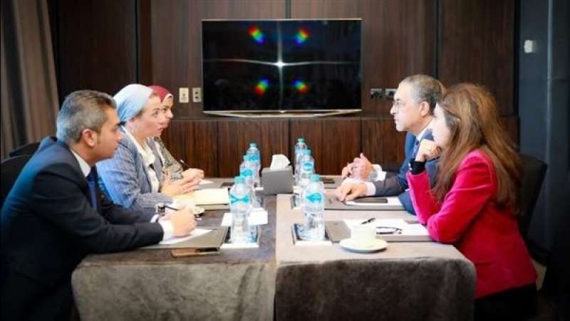ياسمين فؤاد تبحث التعاون المشترك مع هيئة الاستثمار بالمشاريع البيئية