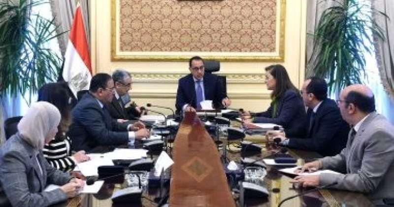 رئيس الوزراء يتابع موقف إتاحة التغذية الكهربائية لعدد من المشروعات التنموية