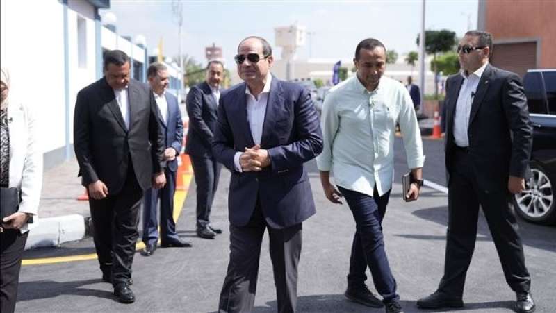 السيسي يتفقد عددًا من مشروعات «حياة كريمة» بقرية الأبعادية في البحيرة