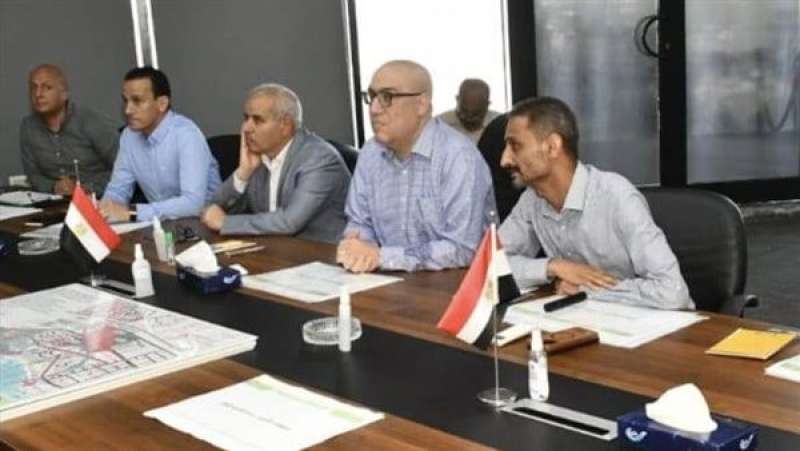 وزير الإسكان يتابع الموقف التنفيذي لمختلف مشروعات «العلمين الجديدة»