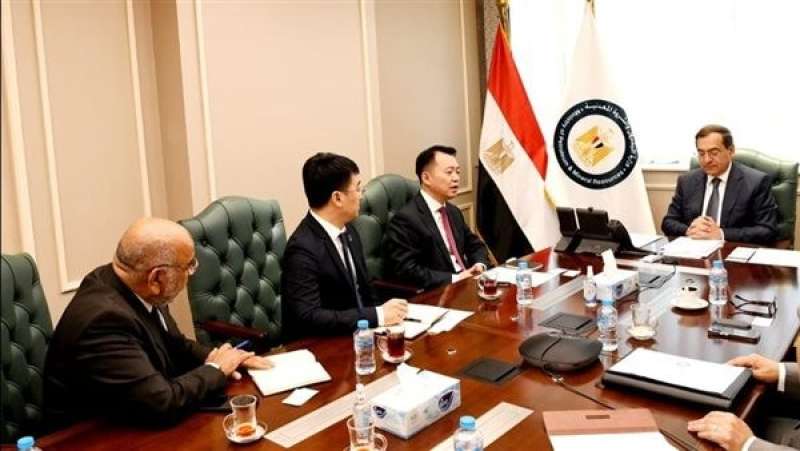وزير البترول يبحث خطط شركة «NPIC» الصينية للتوسع في مصر