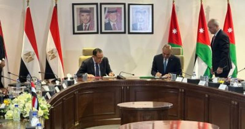 رئيسا وزراء مصر والأردن يشهدان توقيع 12 وثيقة فى مجالات تعزيز التعاون الثنائى