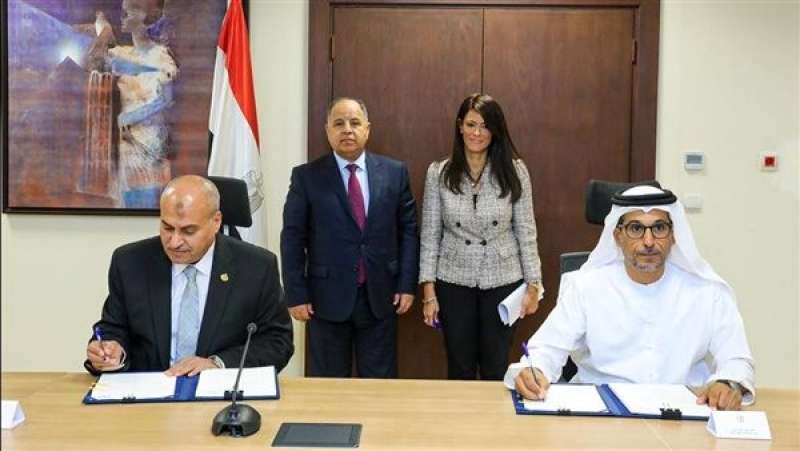 مصر والإمارات توقعان اتفاقية لتمويل واردات القمح بـ 500 مليون دولار
