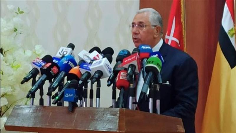 وزير الزراعة يشارك في توزيع العقود المؤمنة لمنتفعي أراضي شبة جزيرة سيناء