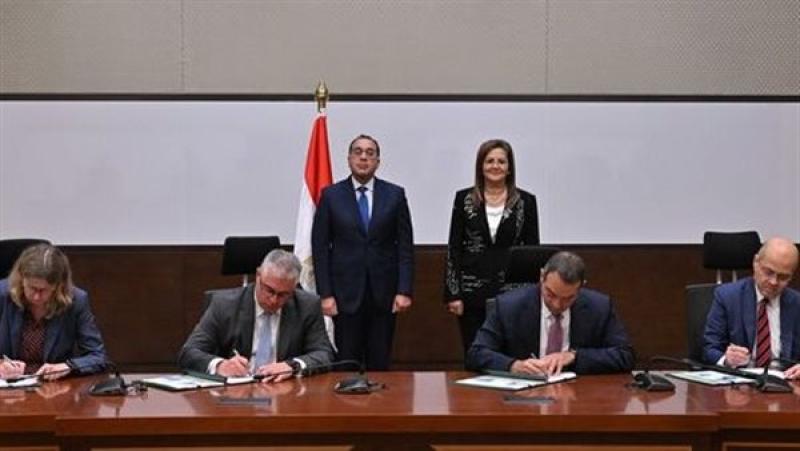 توقيع اتفاقية مع فولكس فاجن لإنشاء مجمع صناعة السيارات بشرق بورسعيد