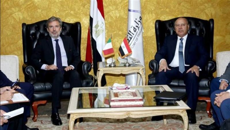 وزير النقل يعلن الانتهاء من اجراءات تسيير خط الرورو بين مصر وإيطاليا