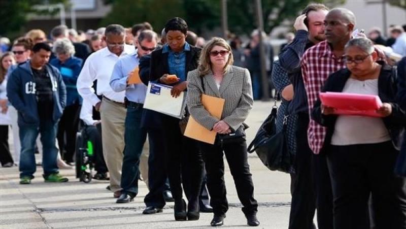 انخفاض طلبات إعانة البطالة الأسبوعية في أمريكا بأكثر من المتوقع