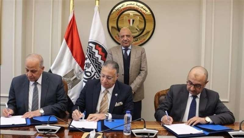 وزير قطاع الأعمال يشهد توقيع عقد إنشاء مصنع لمنتجات الكلور بالشراكة مع «كادينس»