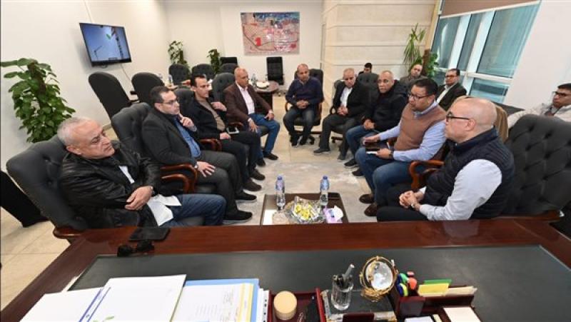 وزير الإسكان يستعرض الجداول الزمنية للانتهاء من مشروعات مدينة العلمين الجديدة