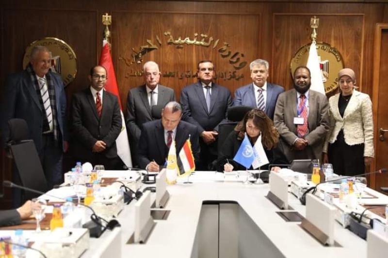 وزير التنمية المحلية ومحافظ جنوب سيناء يشهدان توقيع اتفاقية  تنفيذ مشروع تعزيز الاستثمار وجودة الحياة بمدنية دهب
