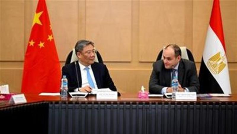 وزير التجارة يبحث إنشاء منطقة صناعية صينية على البحر المتوسط