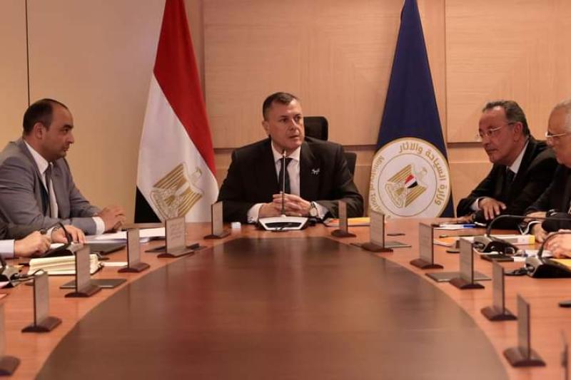 وزير السياحة والاثار يترأس اجتماع المجلس الاعلي للأثار
