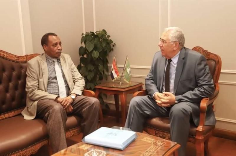 وزير الزراعة يبحث مع مدير المنظمة العربية الزراعية التعاون المشترك بين الوزارة والمنظمة