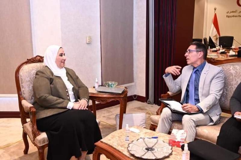 وزيرة التضامن الاجتماعي تلتقي نائب مدير الوكالة الالمانية للتعاون الدولي بمصر