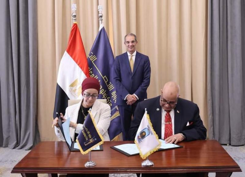 وزير الاتصالات  يوقع بروتوكول مع جامعة الاقصر بهدف انشاء مركز  مصر الرقمية بالجامعة