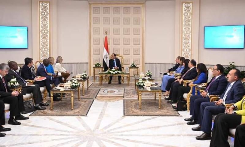 على هامش مؤتمر الاستثمار المصري الأوروبي:  رئيس الوزراء يلتقي المدير العام للعمليات بالبنك الدولي