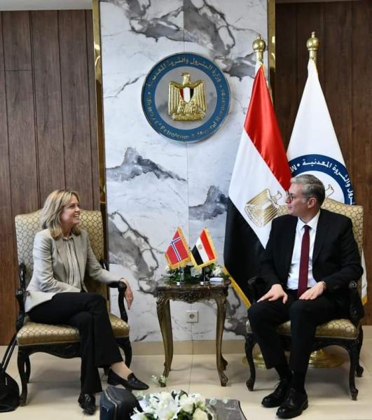 وزير البترول يستقبل سفيرة النرويج بالقاهرة
