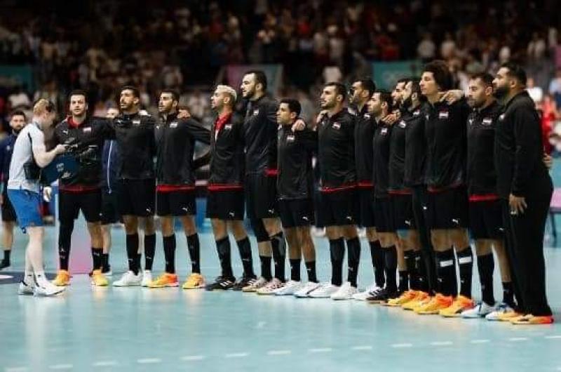 وزيرالشباب والرياضة يُهنئ منتخب اليد بالتأهل إلى ربع نهائي