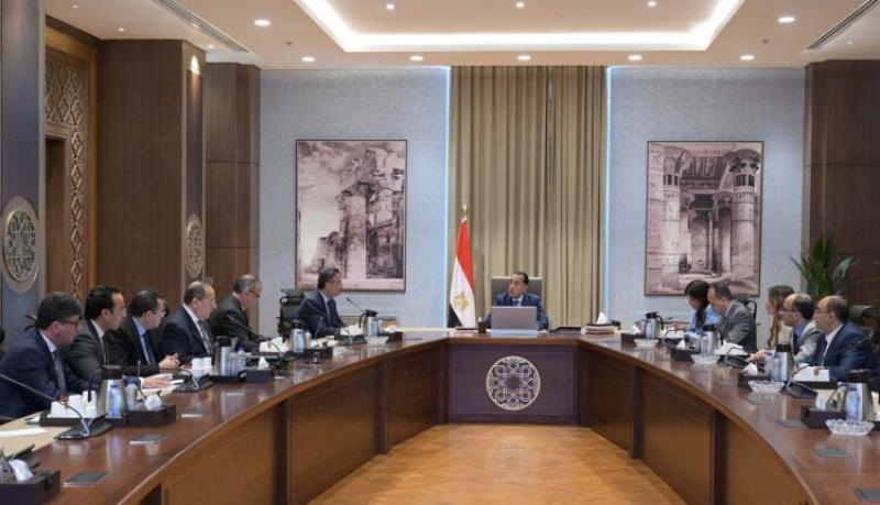 مدبولي: تنسيق مستمر مع البنك المركزي لتوفير المكون الدولاري المطلوب لشراء السلع الاستراتيجية