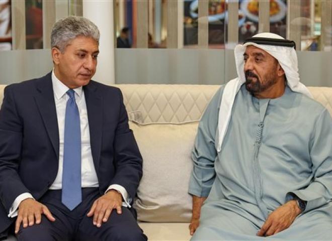 وزير السياحة يبحث زيادة رحلات طيران الإمارات إلى الغردقة والعلمين