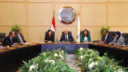 وزير الصناعة والنقل يتابع الموقف التنفيذي لمشروعات التنمية الصناعية بصعيد مصر