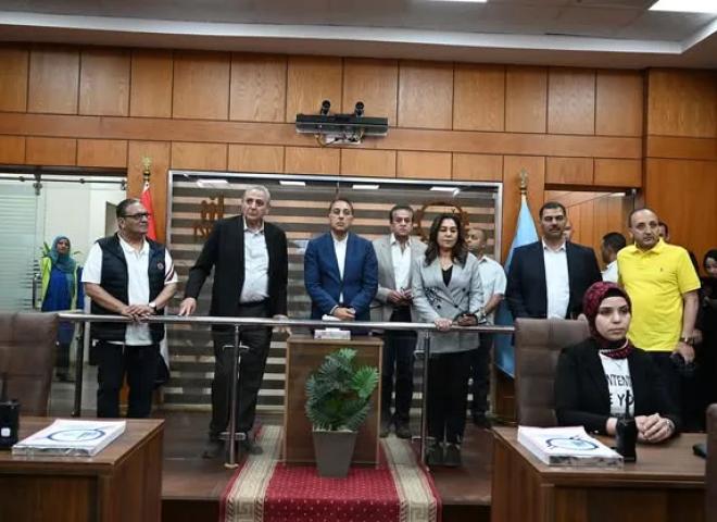 رئيس الوزراء يتفقد مركز سيطرة الشبكة الوطنية للطوارئ والسلامة العامة بديوان عام المحافظة