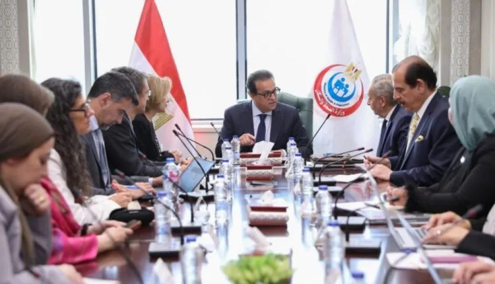 وزير الصحة يبحث مع وفد البنك الدولي تعزيز التعاون في ملف التنمية البشرية