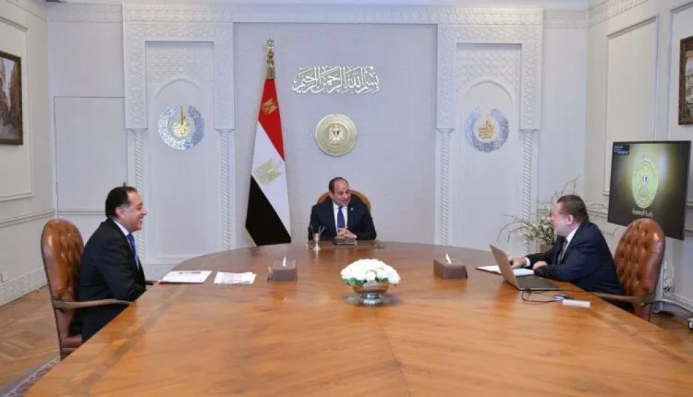 الرئيس السيسي يجتمع مع رئيس الوزراء ومحافظ البنك المركزي وتوجيهات هامة بشأن مؤشرات الاقتصاد