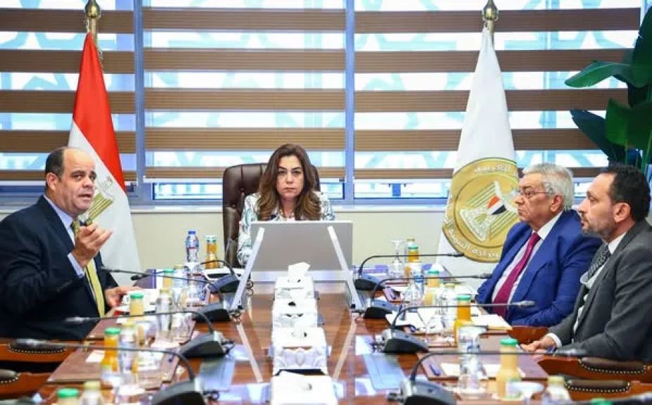 وزيرة التنمية المحلية تتابع جهود تحسين مستوى خدمات النظافة في محافظتي القاهرة والجيزة