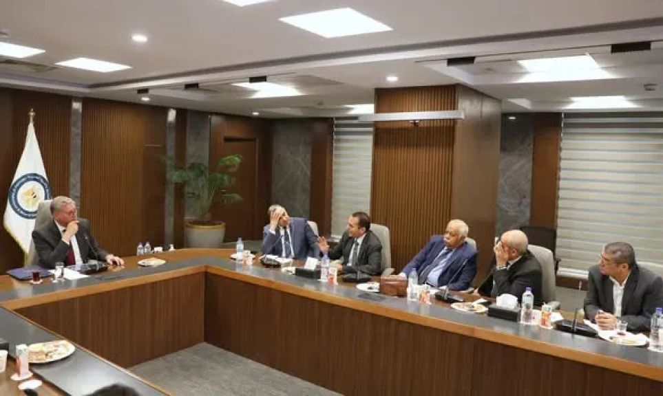 وزير البترول يلتقي بمجموعة من كبار كتاب الصحافة المصرية ورؤساء التحرير وخبراء الاقتصاد والبترول
