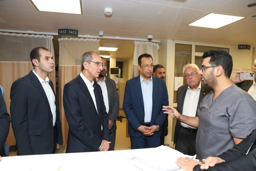 وزير الاتصالات يتفقد مبنى سنترال رمسيس ويتابع جهود استعادة خدمات الاتصالات المتأثرة بالحريق