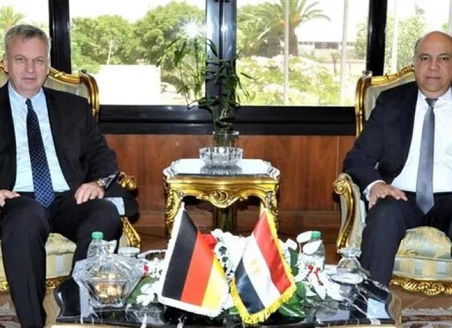 وزير الطيران يبحث التعاون مع الشركات الألمانية لتطوير المطارات المصرية