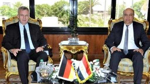 وزير الطيران يبحث التعاون مع الشركات الألمانية لتطوير المطارات المصرية