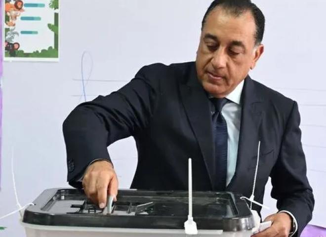بلجنته الانتخابية في الشيخ زايد:  رئيس الوزراء يُدلي بصوته في انتخابات مجلس الشيوخ 2025