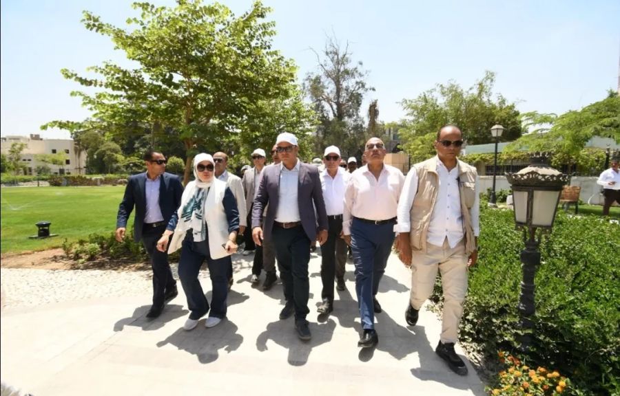 وزير الإسكان ومحافظ القاهرة يتفقدان مشروع إحياء حديقة الأزبكية