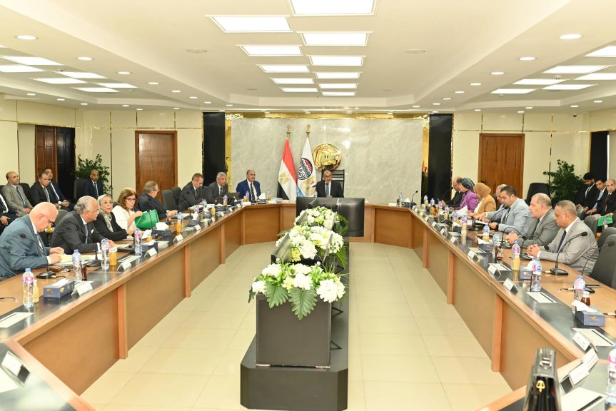 وزير قطاع الأعمال العام يترأس الجمعية العامة للقابضة للأدوية لاعتماد موازنة "2025-2026"