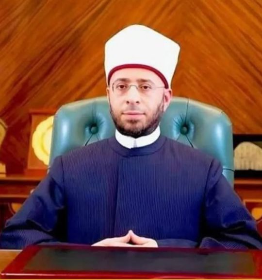 وزيرالأوقاف يطمأن على إمام مسجد بمحافظة قنا