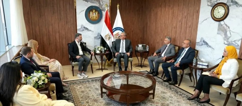 وزير البترول والثروة المعدنية يلتقي رئيس مجلس الإدارة والرئيس التنفيذي لشركة IRH الإماراتية لبحث آفاق التعاون
