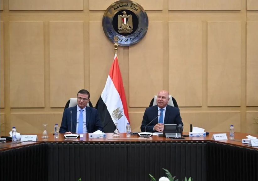 وزيرالصناعة والنقل ووزير الزراعة يبحثان التوسع في تصنيع الزبيب وتوطين صناعة الكتان