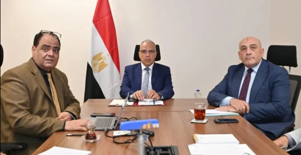 وزير الري يتابع حالة مجري نهر النيل وفرعيه ومجهودات إزالة التعديات