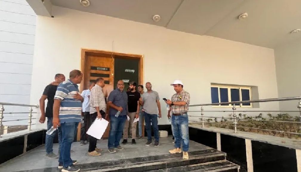وزير الإسكان يتابع موقف المشروعات السكنية والمرافق والخدمات بمدينة قنا الجديدة