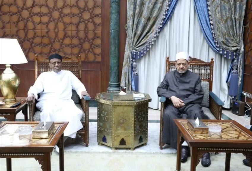 شيخ الأزهر يستقبل رئيس جامعة الملك فيصل بتشاد لبحث سُبُل تعزيز دعم الأزهر للشعب التشادي