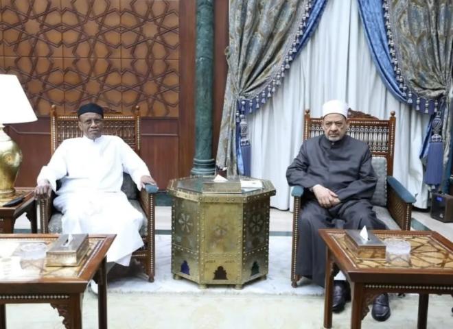 شيخ الأزهر يستقبل رئيس جامعة الملك فيصل بتشاد لبحث سُبُل تعزيز دعم الأزهر للشعب التشادي
