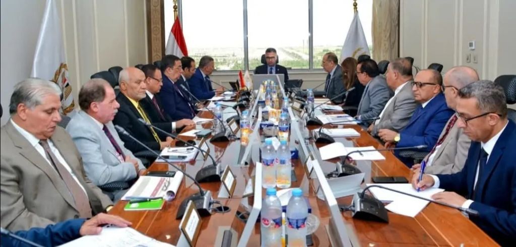 وزير التموين والتجارة الداخلية يجتمع مع رؤساء مجالس إدارات شركات المضارب لمتابعة انتظام العمل