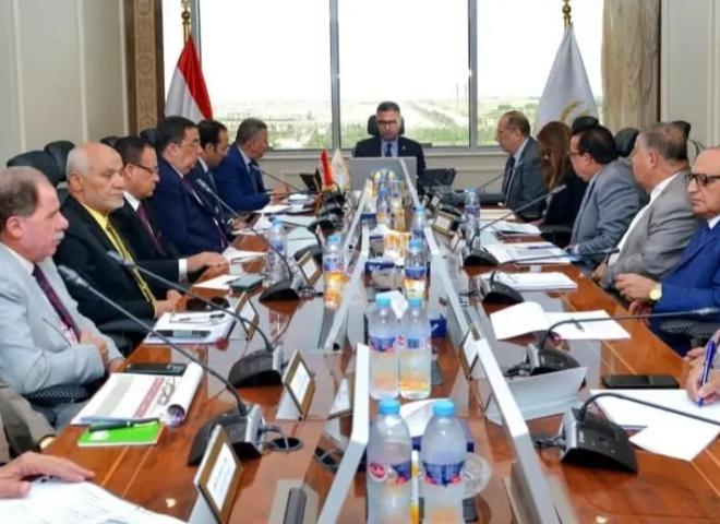 وزير التموين والتجارة الداخلية يجتمع مع رؤساء مجالس إدارات شركات المضارب لمتابعة انتظام العمل