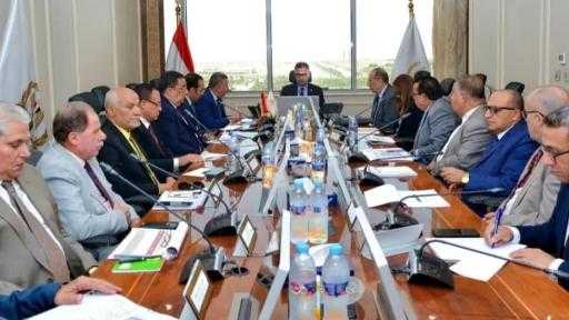وزير التموين والتجارة الداخلية يجتمع مع رؤساء مجالس إدارات شركات المضارب لمتابعة انتظام العمل