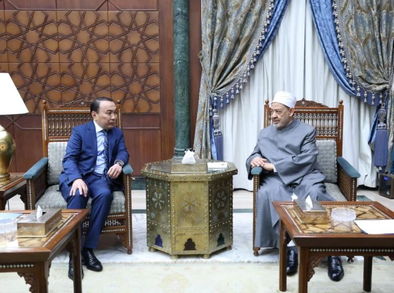 كازاخستان تجدِّد دعوتها لشيخ الأزهر للمشاركة في افتتاح قمَّة زعماء الأديان