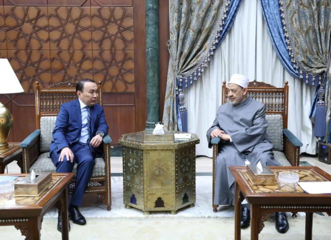 كازاخستان تجدِّد دعوتها لشيخ الأزهر للمشاركة في افتتاح قمَّة زعماء الأديان