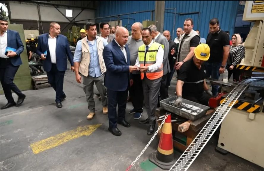 وزير الصناعة والنقل يتفقد موقع مجمع مرغم ٣ الجاري إنشاؤه بالإسكندرية