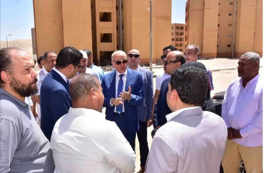 محافظ الأقصريشددعلى سرعةالتجهيز للتسليم قريبا خلال تفقده مشروعات الإسكان الاجتماعي بالطود